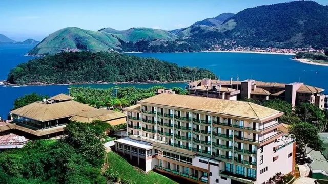 fachada-resort-frente-mar