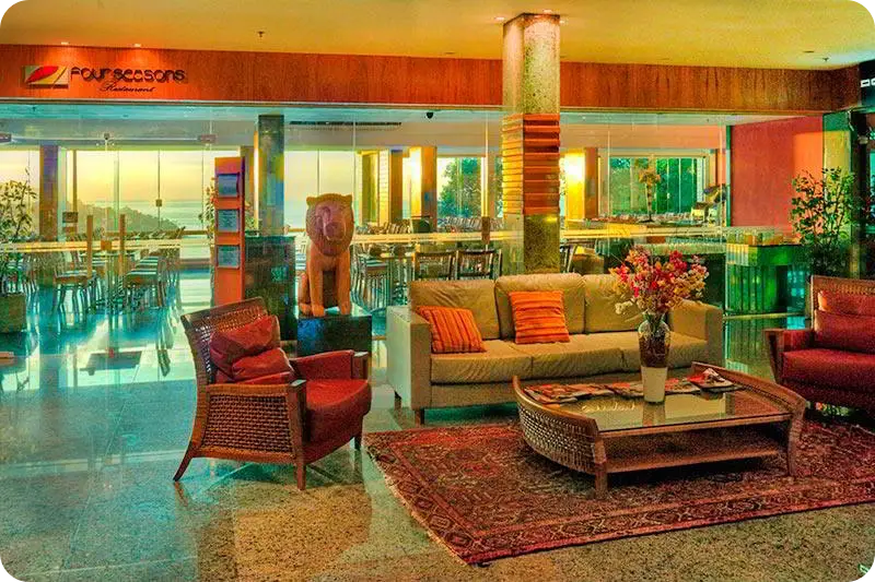 lobby-com-vista-restaurante